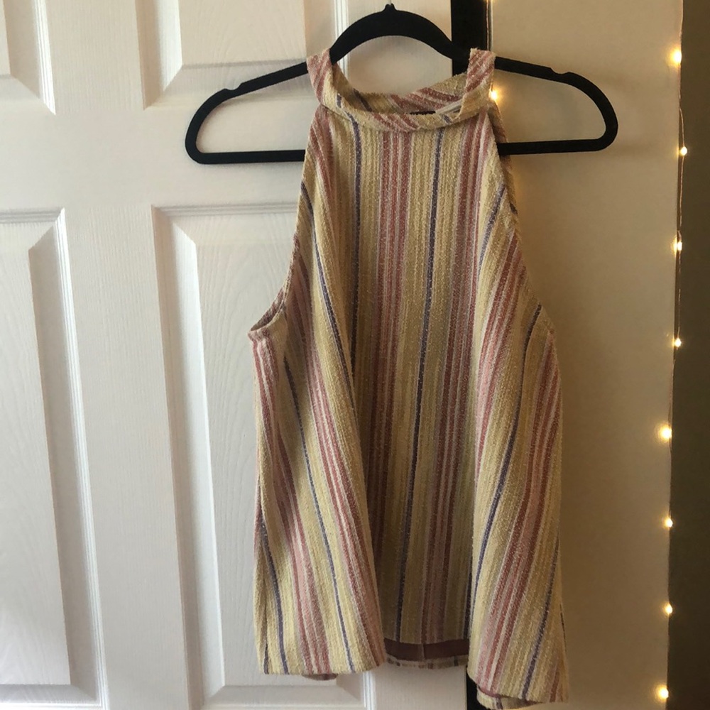 Sleeveless woven top with back button details